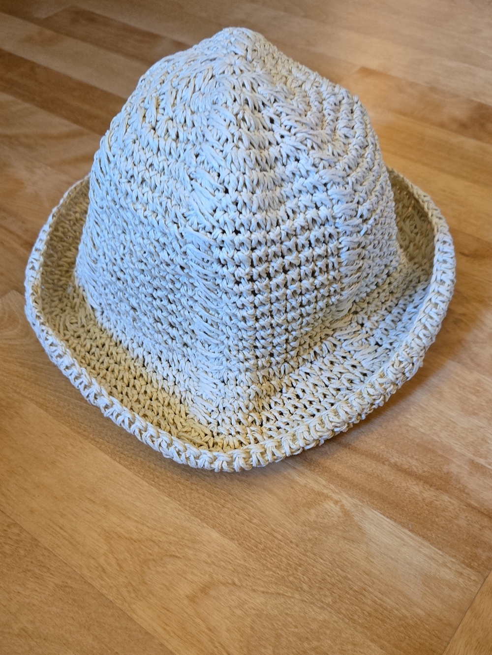 Universal Thread Womens Crochet Bucket Hat in Cream- Easy To Pack